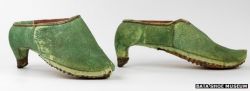 Pantofi cu toc erau folositi pentru echitatie in Orientul Apropiat - Muzeul Ppantofilor Bbata din Toronto - De ce purtau barbatii pantofi cu toc