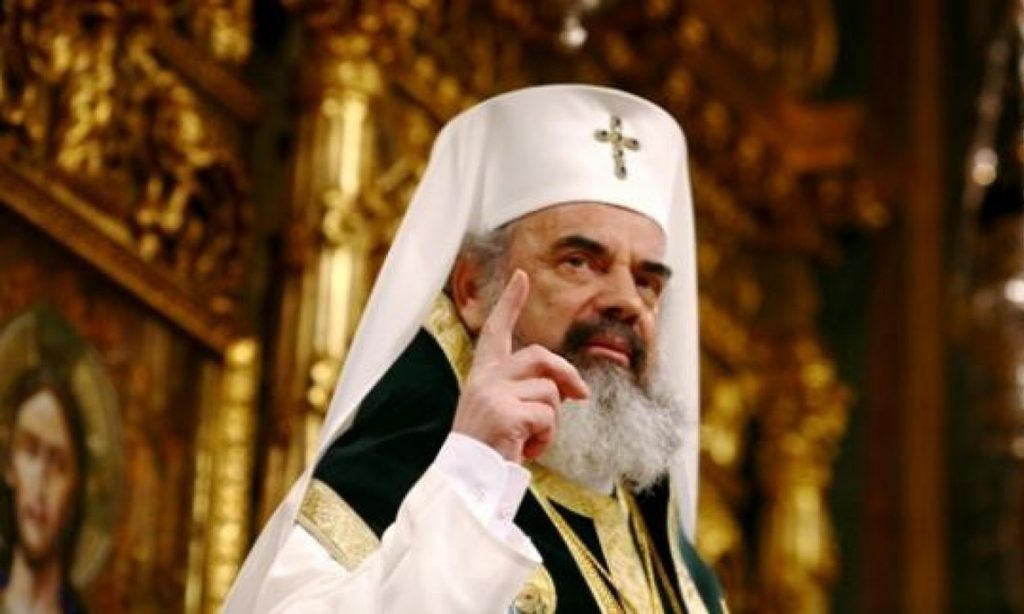 Patriarhul Daniel si clerul Bisericii Ortodoxe Romane este crestineste sa lase Bisericile deschise, Casa Domnului este mereu deschisa, pentru ca Dumnezeu Domnul Iisus Hristos este Calea, Adevarul si VIATA, este Izvorul Vietii - LASATI BISERICILE DESCHISE! Dumnezeu Domnul Iisus Hristos, Creatorul si Mantuitorul nostru este Calea, Adevarul si Viata, Iisus Hristos ne mentine sanatatea sufleteasca si trupeasca, Dumnezeu Domnul Iisus Hristos este Izvorul Vietii... si nu oamenii si institutiile statului (vezi detalii in Sfanta Traditie crestina lasata de Hristos prin Sfintii Sai Apostoli si Evanghelisti [vezi Sfanta Scriptura, Dumnezeiasca Scriptura], apoi prin Sfintii Parinti, vezi detalii in vietile Sfintilor Parinti)