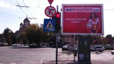 Panou publicitar cu pornografie stradala vis-a-vis de Biserica si Opera Romana, langa metrou Eroilor - 25.08.2015 - winmasters.com - 1